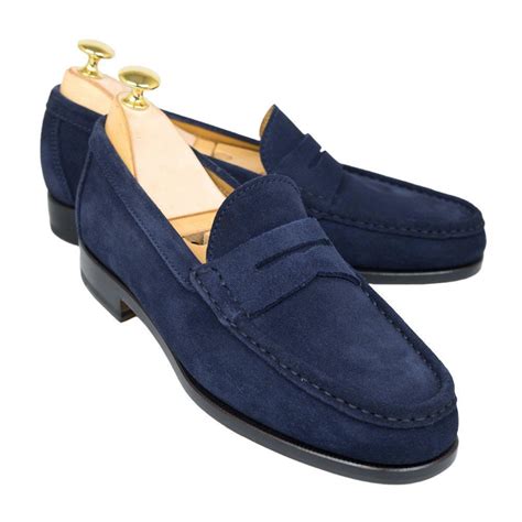 men's navy blue loafer shoes.